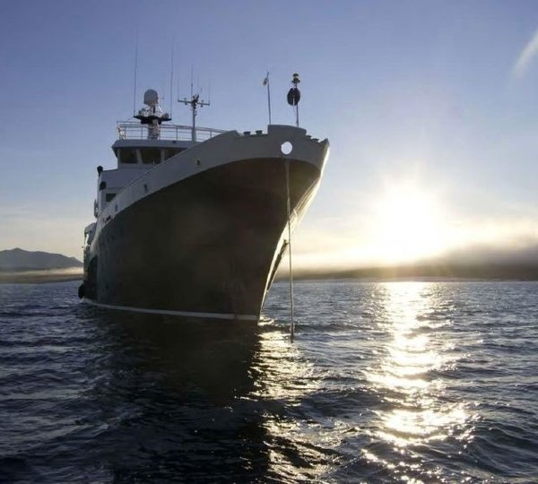 akula yacht charter